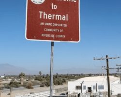 A red sign that says welcome to thermal.